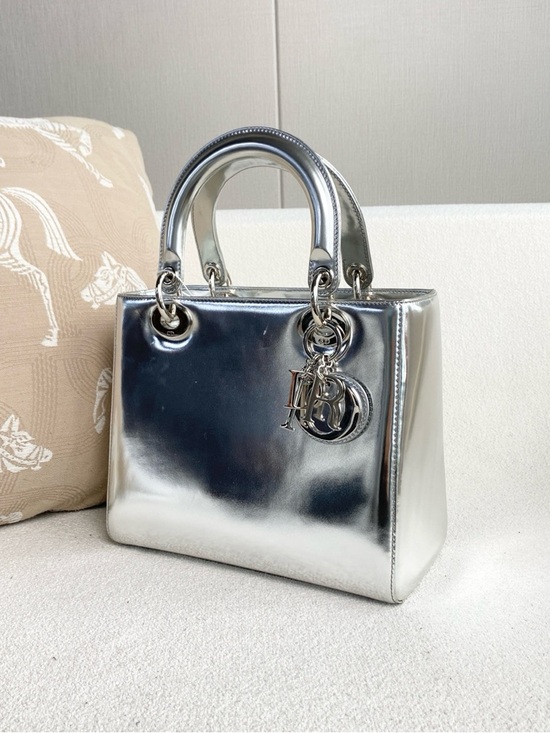 Dior | Lady Dior Five‑Row Silver Patent Top Handle | Excellent Condition - Picture 4 of 9